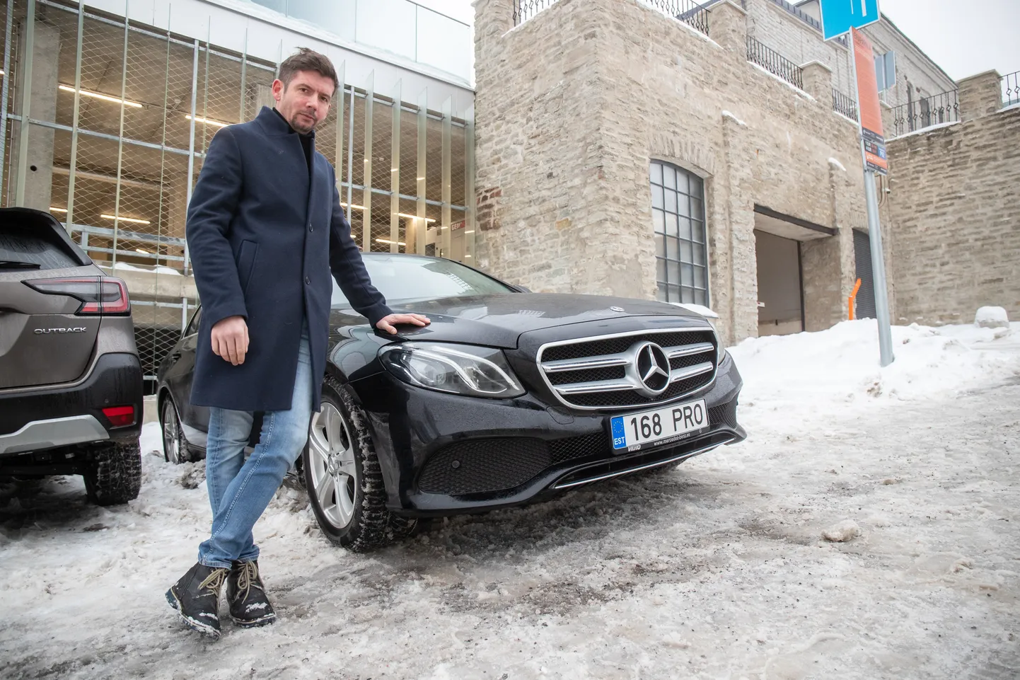 Martin Repinski oma uue Mercedesega.