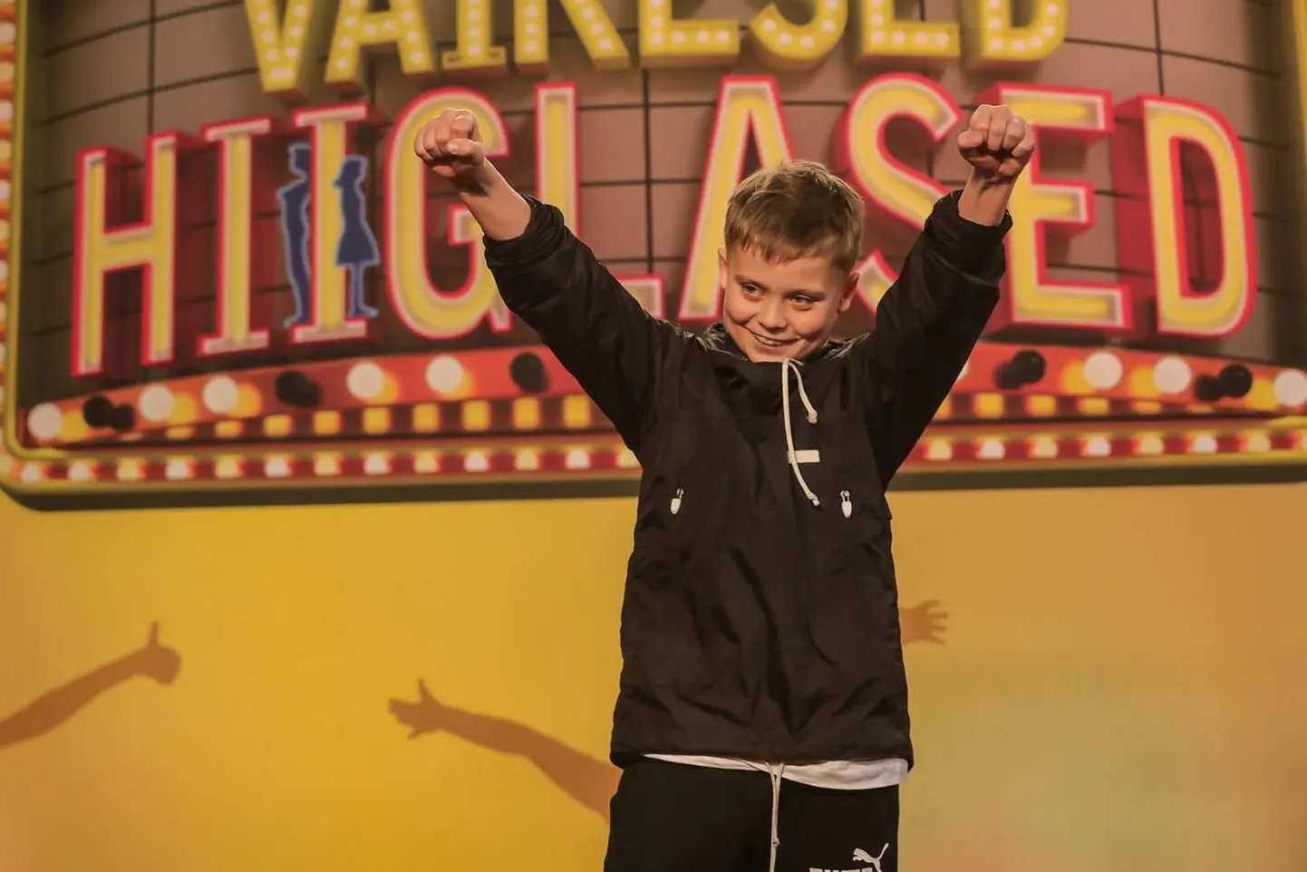 Annelinna gümnaasiumi 5. klassi õpilane Nikita Stepanenkov pääses Danieli Dream Teami koosseisus saatesarja «Väikesed hiiglased» finaali, mille ajal saavad televaatajad helistada tasulisele hääletustelefonile ja nõnda oma lemmikule toetust avaldada.