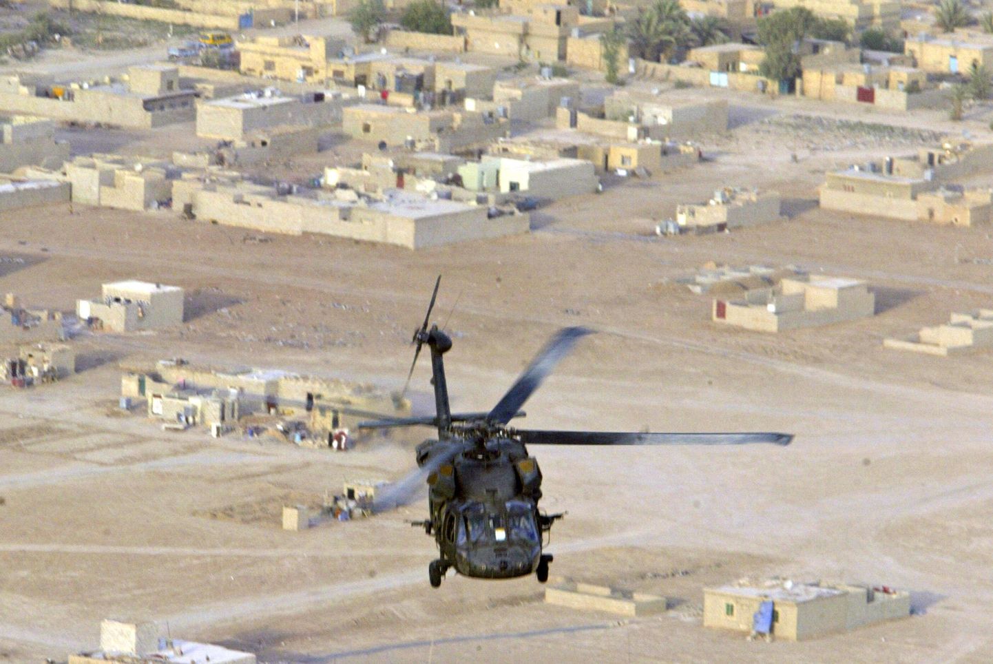 USA armee helikopter UH-60 Black Hawk lendamas Bagdadis.