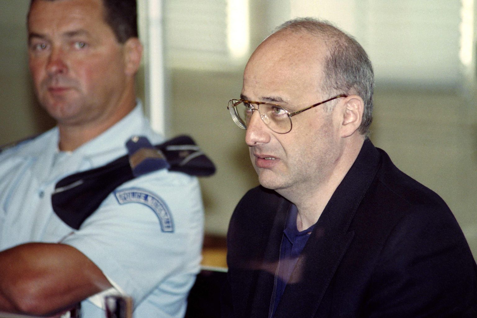 Pilt on tehtud 25.06.1996. aastal, kui Jean-Claude Romandi osales istungil, kus teda süüdistati oma vanemate, abikaasa ja laste tapmises.