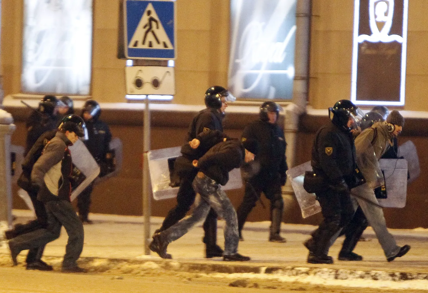 Задержание участников митинга оппозиции в ночь с 19 на 20 декабря.