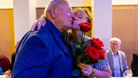 GALERII JA VIDEO ⟩ Suvelõpupidu Salmel koos Karl Madisega