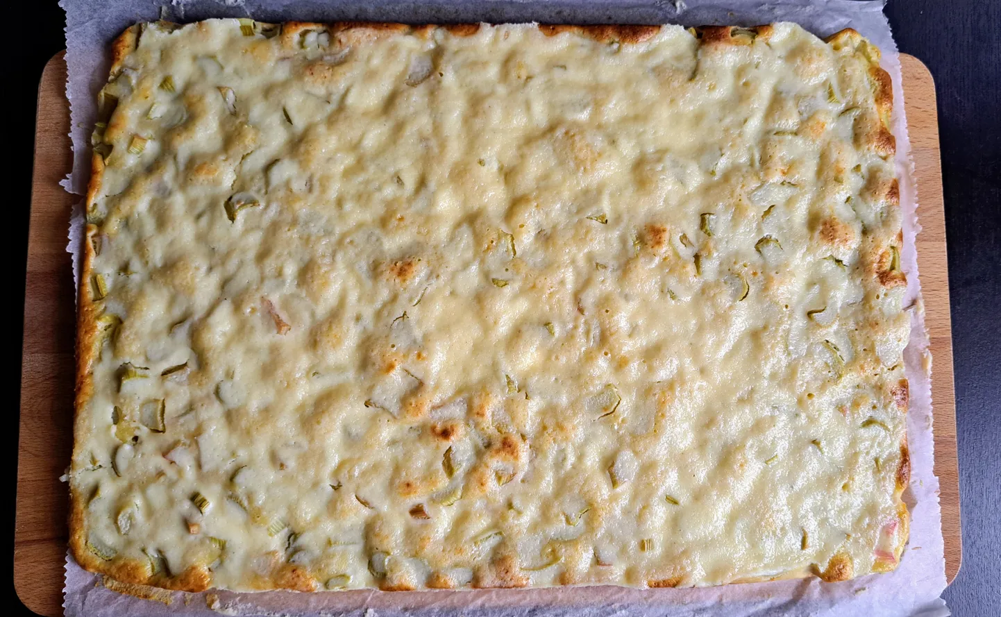 Rabarberu plātsmaize.