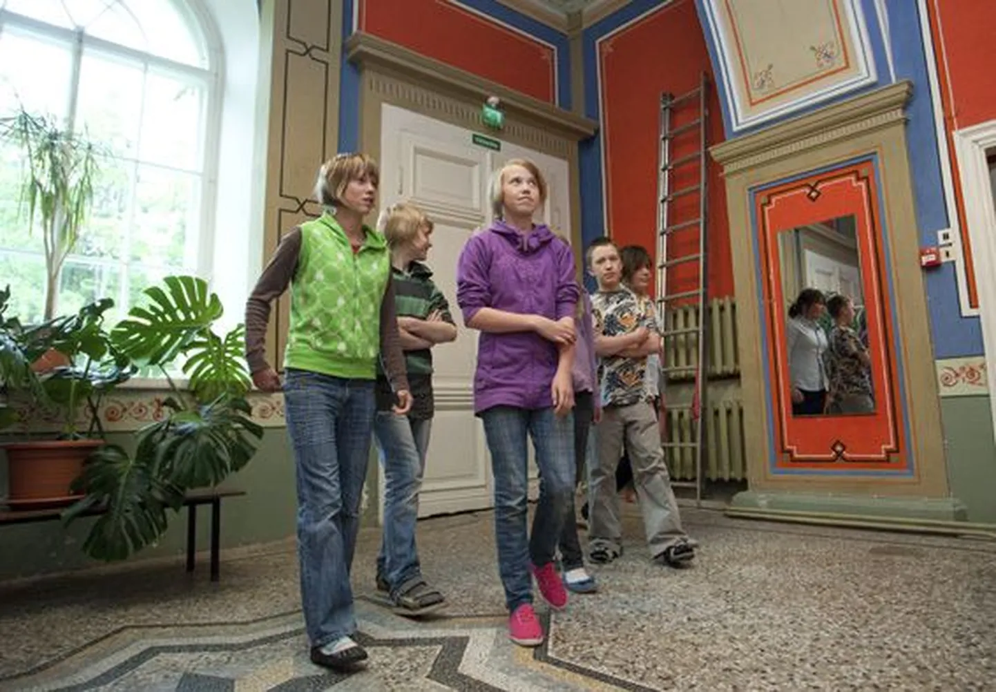 Muuga põhikooli kuuenda klassi õpilastele meeldib oma kool, mis asub mõisas. Kui noortel tuleks turistile oma kodupaika tutvustada, tooksid nad külalised kindlasti mõisahoonesse.