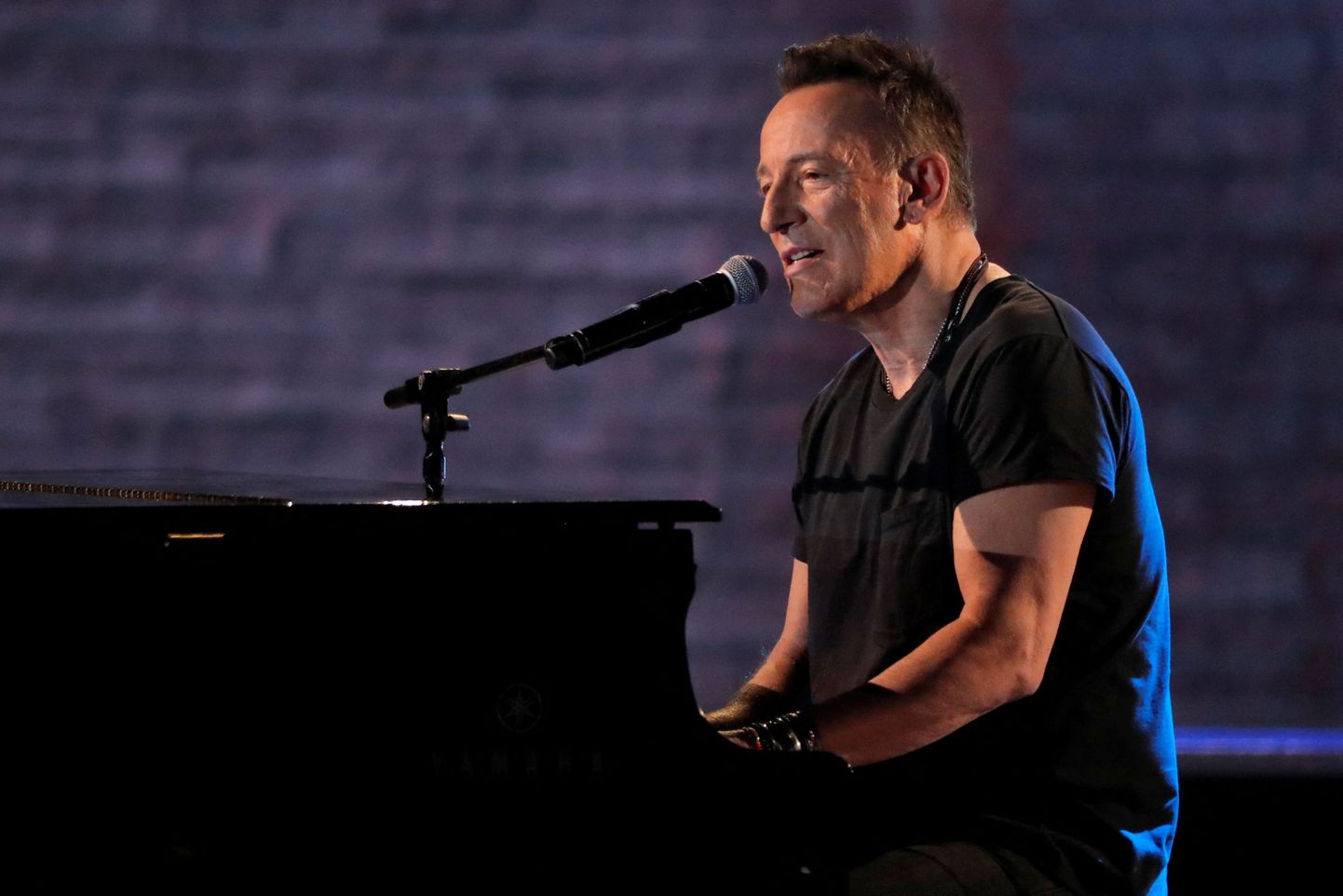 Bruce Springsteen esinemas 2018. aastal Tony auhindade jagamisel.