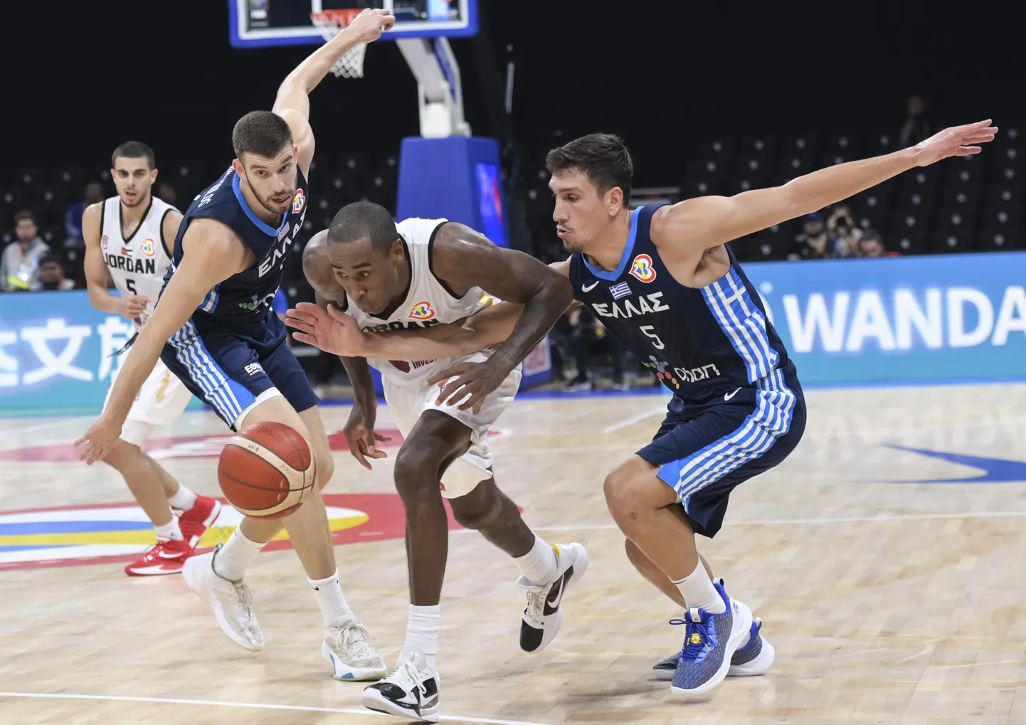 Rondae Hollis-Jefferson (keskel) MMil.