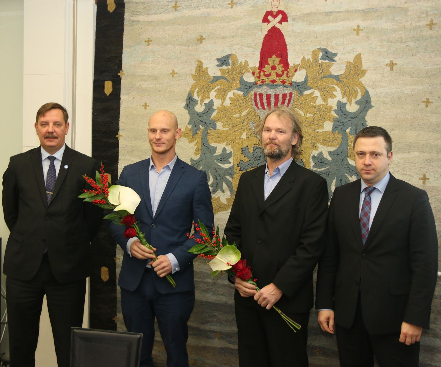 Auhinnatud veemotosportlased koos Tallinna linnavalitsuse esindajatega
