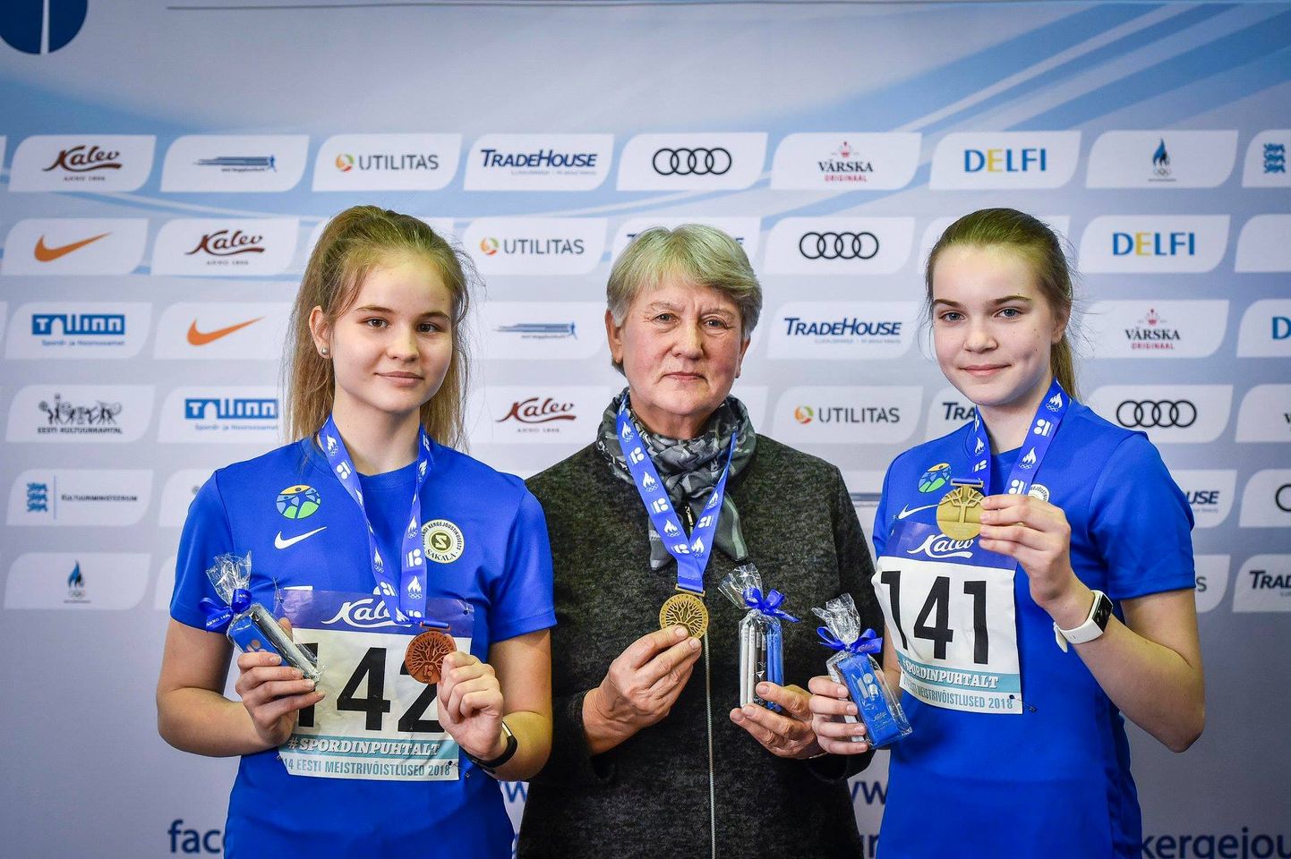 Treener Milvi Varese õpilased teenisid Eesti noorte meistrivõistlustel U-14 vanuseklassi tütarlaste kuulitõukes kaks medalit: Gerli Endrekson (paremal) võitis kulla ja Helene Metsmaa (vasakul) pronksi.