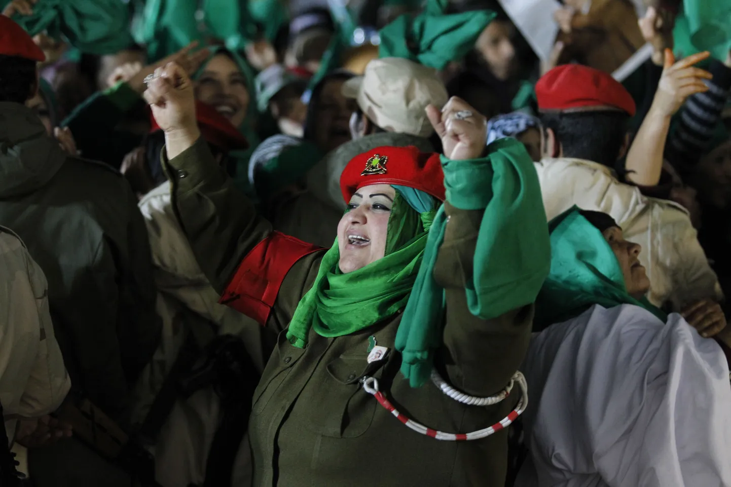 Женщина-солдат ливийской армии, подконтрольной Каддафи