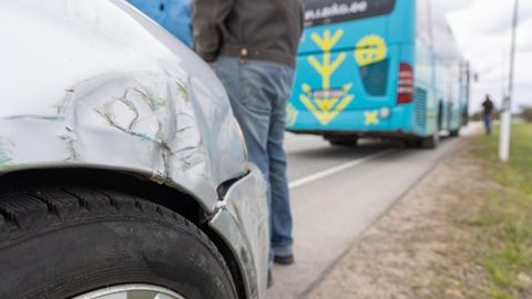 Viljandimaal põrkasid kokku sõiduauto ja buss