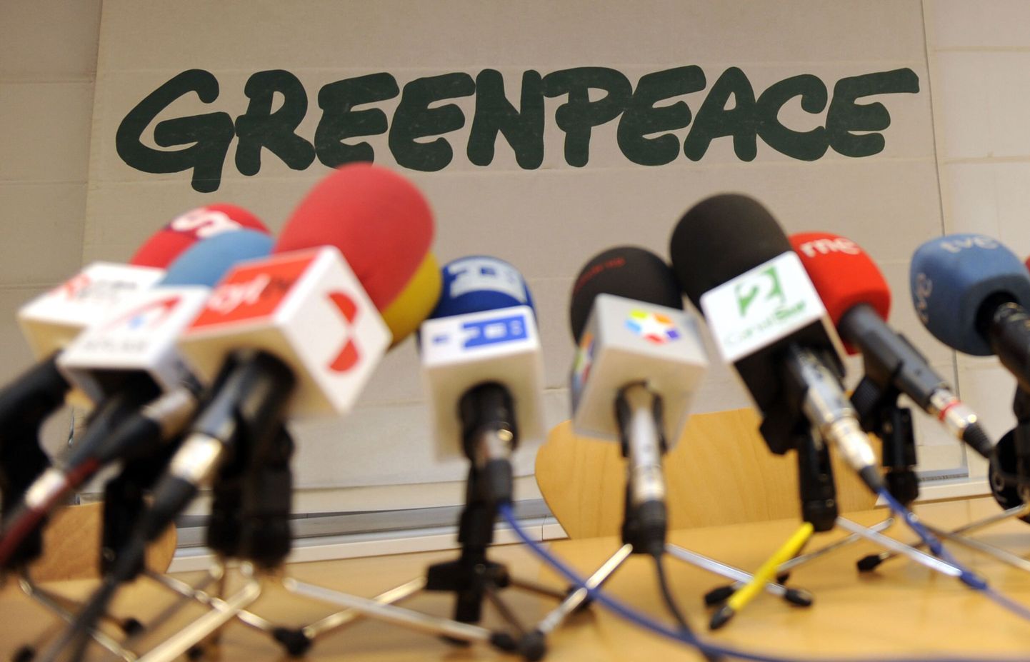 Greenpeace`i juhi ümber lahvatas skandaal, kuna ta käis lennukiga tööl