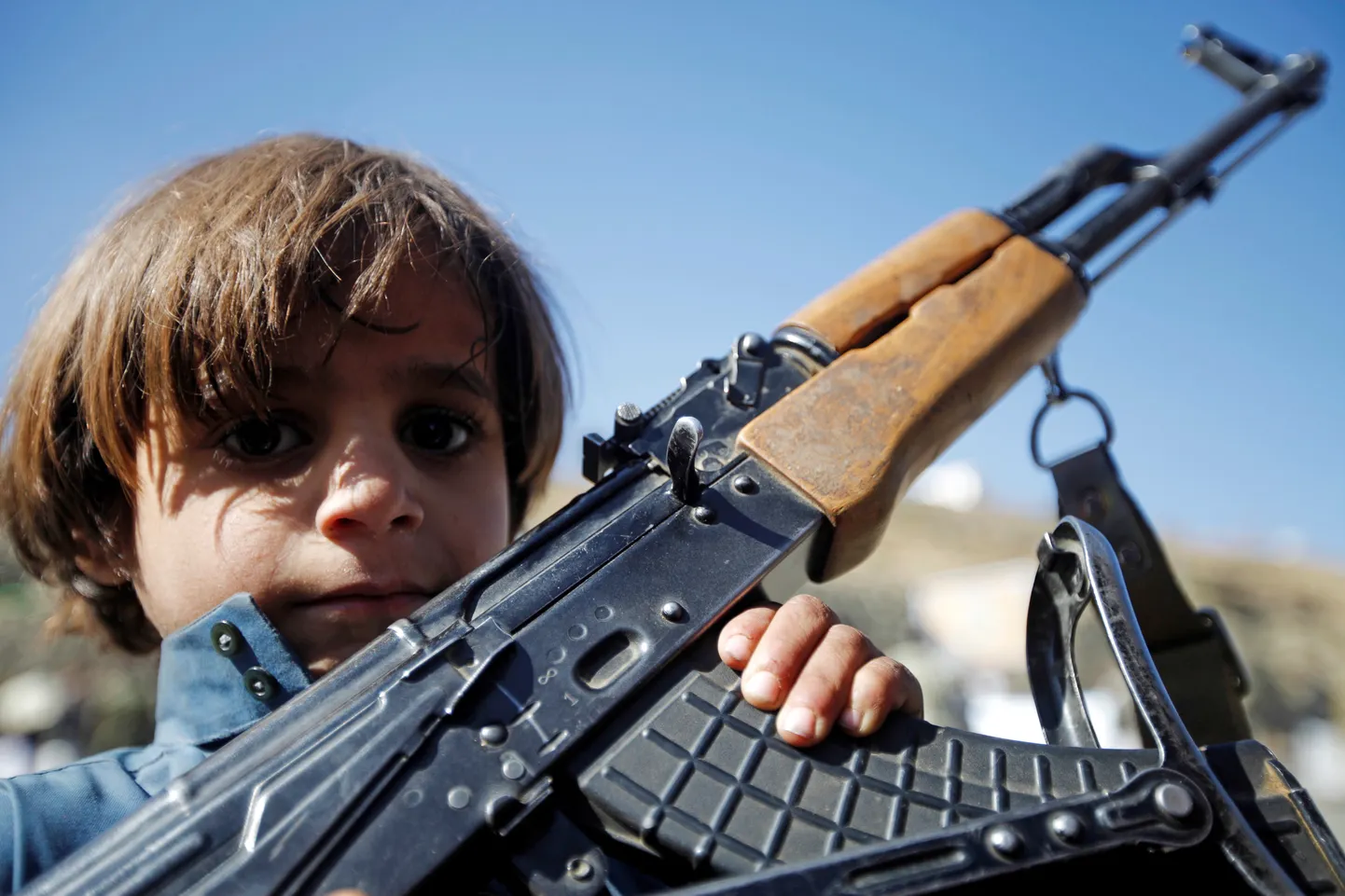 Poiss relvaga Jeemenis.