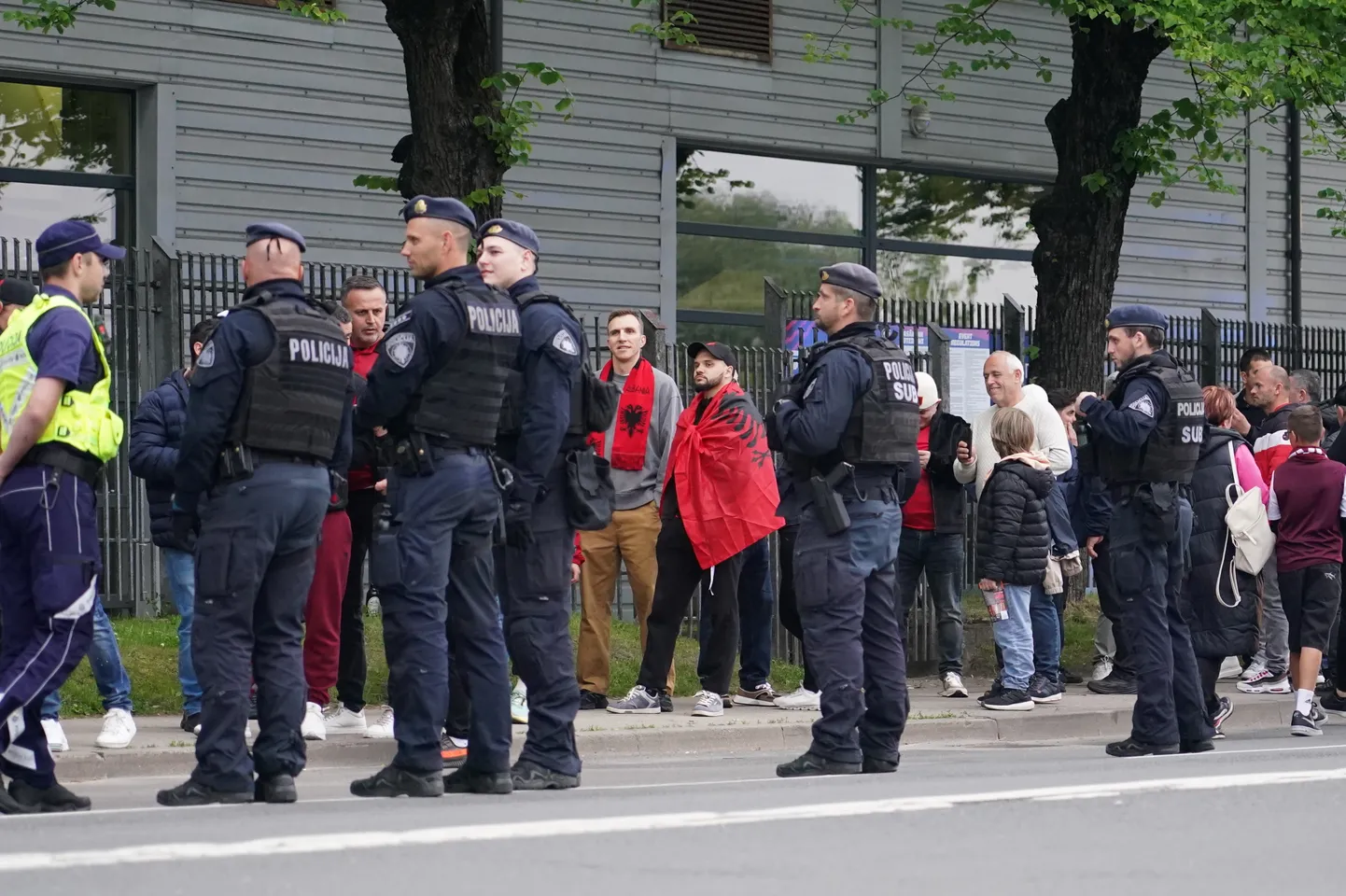 Albānijas futbola fani ierodas uz 2026. gada FIFA pasaules kausa kvalifikācijas spēli futbolā vīriešiem starp Latvijas un Albānijas komandām "Skonto" stadionā.
