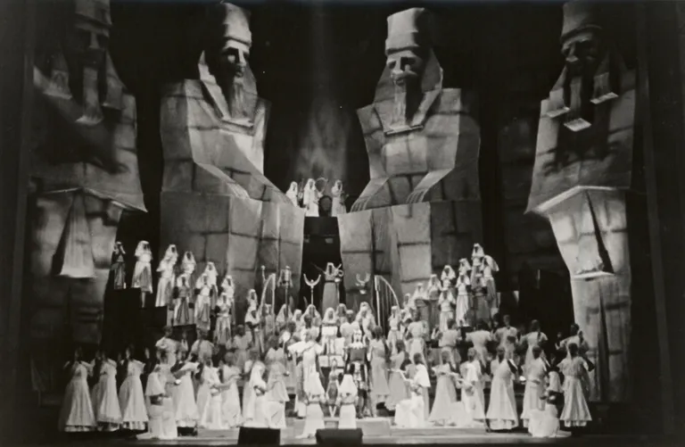 Operas "Aīda" iestudējums Latvijas Nacionālajā operā 1938. gada 27. janvārī. Diriģents Leo Blehs, režisors Jānis Zariņš, scenogrāfs Pēteris Rožlapa.