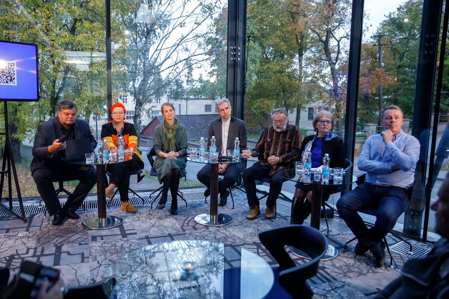 Arutelust osavõtjad (vasakult): Aarne Mäe, Mari Riina Mölder, Krõõt Nõmmela-Mehide, Velvo Väli, Jaanus Nurmoja, Anne Nõgu ja Laur Kaljuvee.