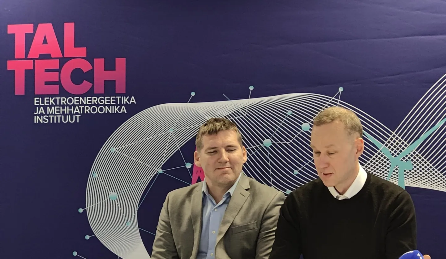 Tallinna tehnikaülikooli elektroenergeetika ja mehhatroonika instituudi direktor Mart Landsberg (paremal) ja kaasprofessor Jako Kilter (vasakul) energaatikateemalises infotunnis.
