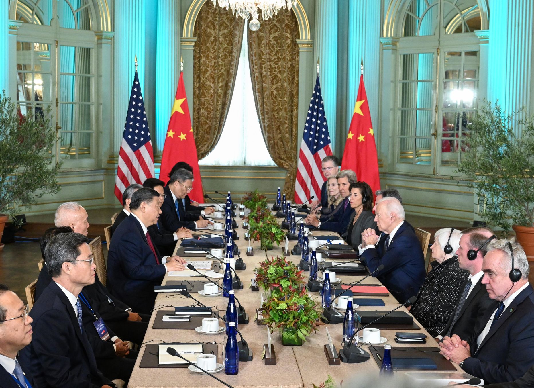 USA ja Hiina delegatsioonide kohtumine eesotsas presidentide Joe Bideni ja Xi Jinpingiga 15. npvembril 2023. San Franciscos.