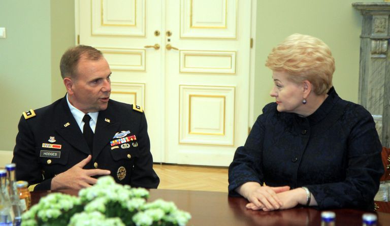 Ben Hodges kohtumas Leedu president Dalia Grybauskaitėga. PETRAS MALUKAS/AFP/Scanpix