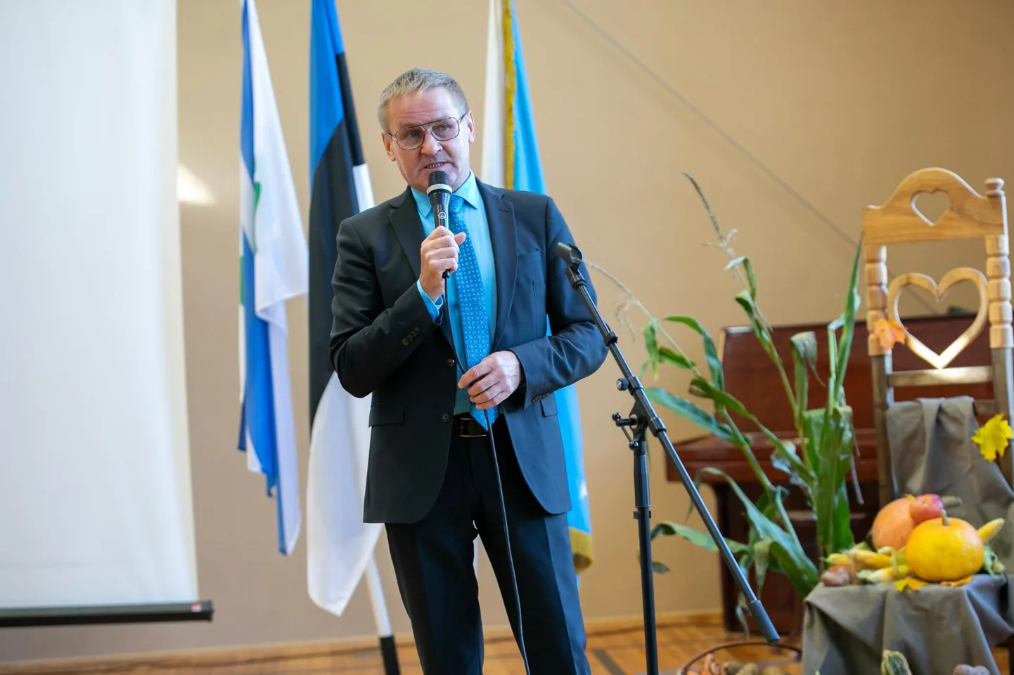 Riigihalduse minister Jaak Aab tegi ettepaneku taastada praegusest veel suuremate omavalitsuste moodustamiseks vabatahtlik ühinemise toetus.