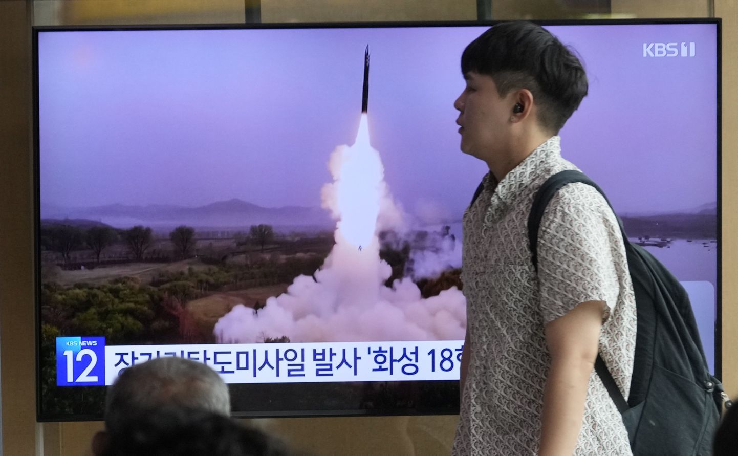 Põhja-Korea eelmine raketikatsetus näidatuna Lõuna-Korea meedias. NB! Foto on illustreeriv.
