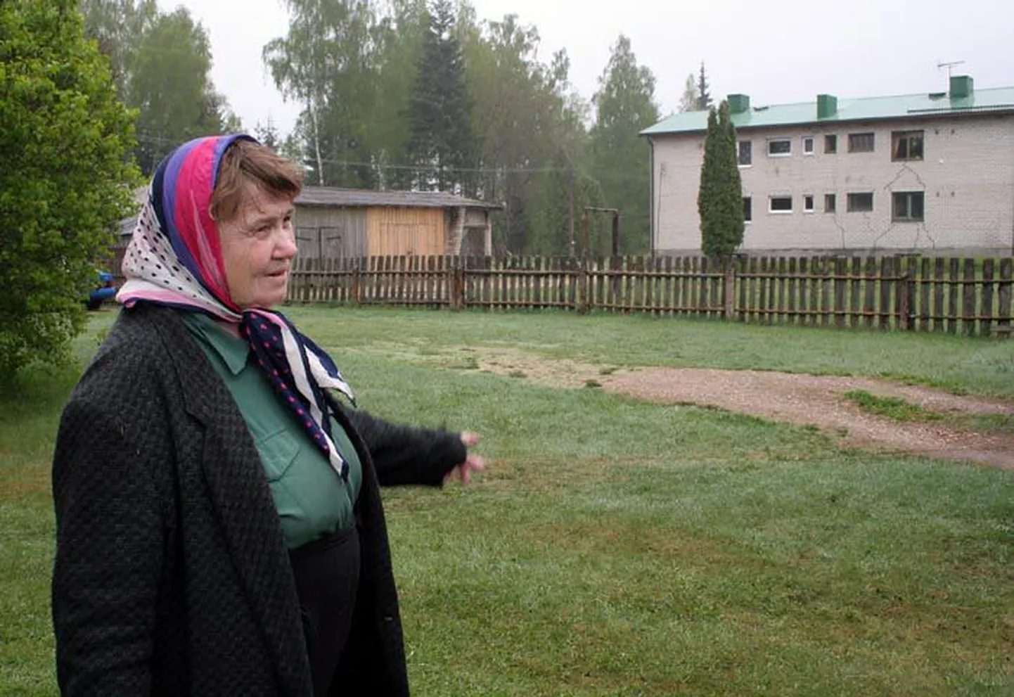 Illi talu perenaine Aime Illi rääkis koduõues käo kukkumise saatel, et külas on palju noori ja Oissaareks kutsutakse vana talukohta. Praegu on siin kõik kokku veel Kanaküla. 

Henn Soodla