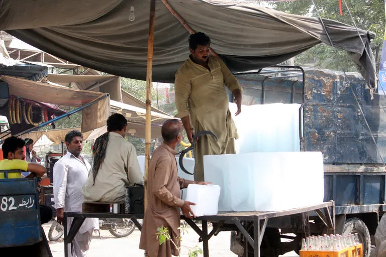Jää müük Pakistanis Lahore'is