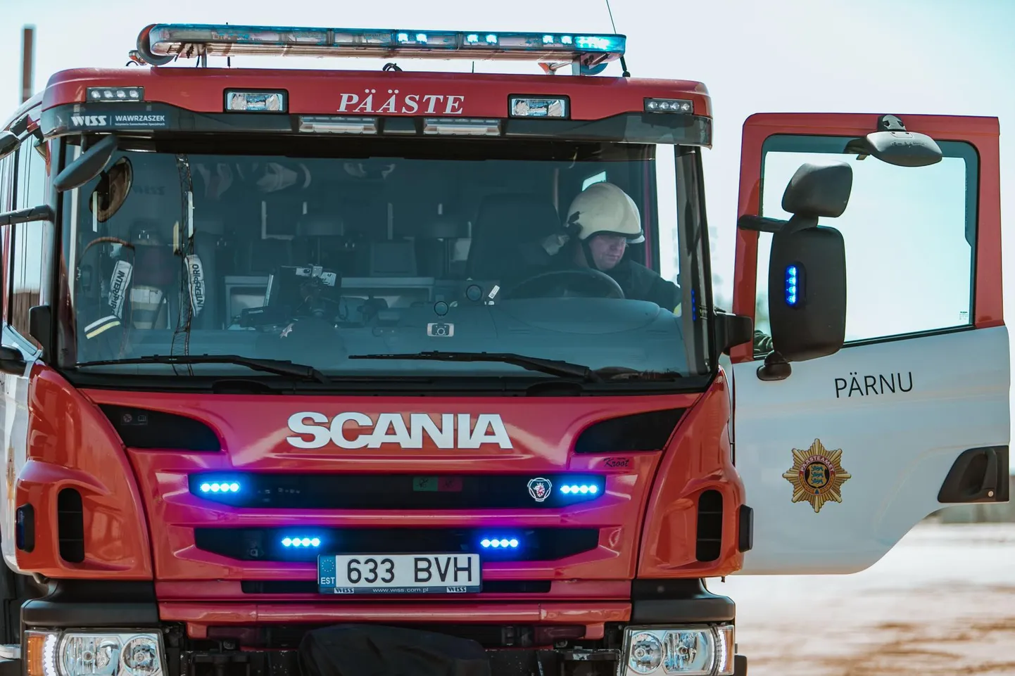 Pärnu komando käis laupäeva öösel tööstushoones süttinud tootmispinki kustutamas.