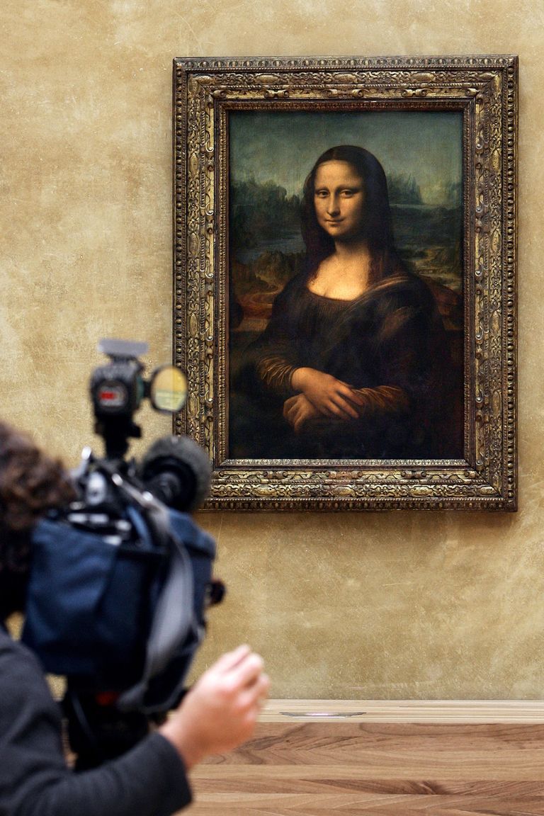 Pariisi Louvre'i muuseumis näeb Leonardo da Vinci maali «Mona Lisa»