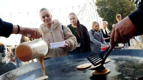 GALERII ⟩ Pannkoogid, tatar ja võileivad said jagatud, algasid tudengipäevad