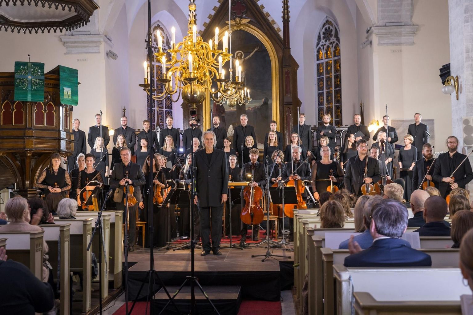 “Bachi pärleid” esitavad hingedepäeva puhul Tamsalus Tõnu Kaljuste dirigeerimisel Tallinna Kammerorkester ja Eesti Filharmoonia Kammerkoor.