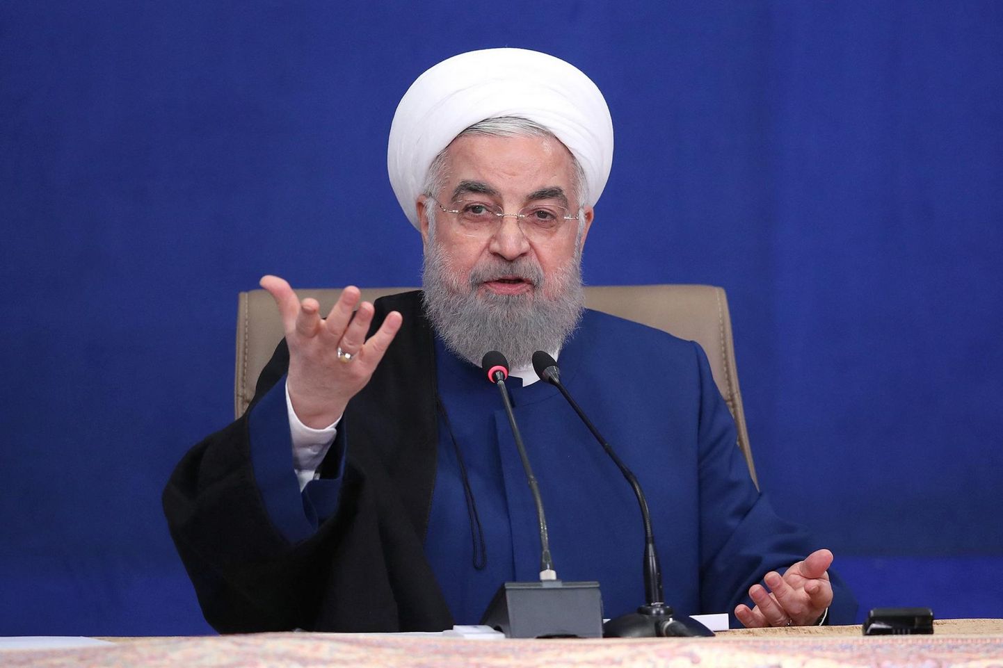 Ametist lahkuv Iraani president Hassan Rouhani.