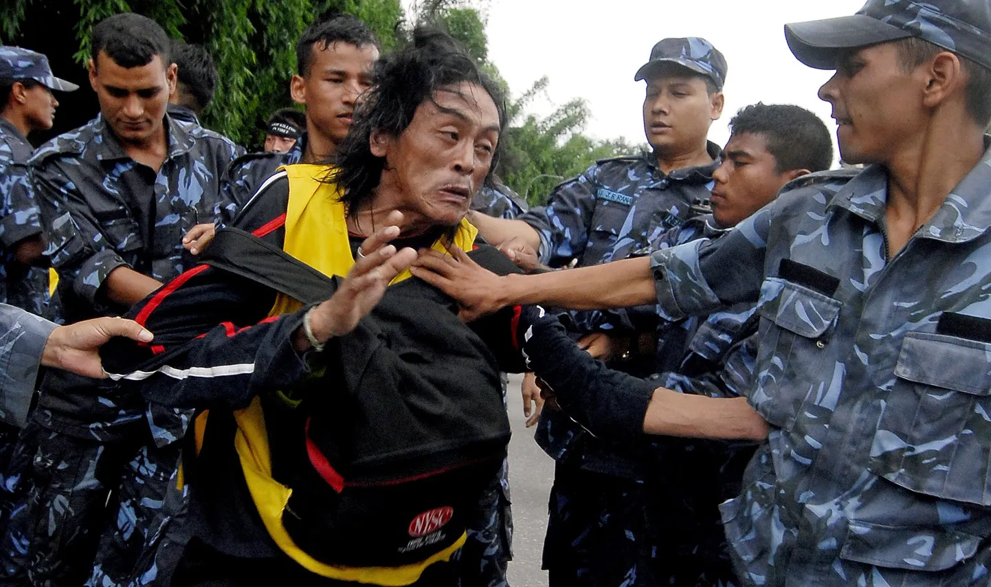 Tiibeti vabastamist soovivaid meeleavaldajaid ahistatakse isegi Nepaali pealinnas, Pekingi võimud ei lase protesteerijaid aga üldse pildile.