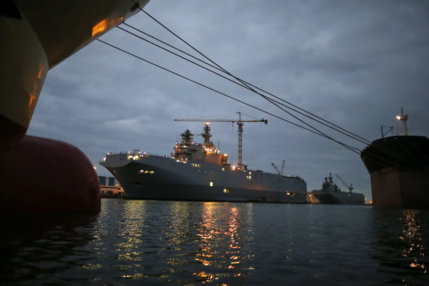Mistral-klassi helikopterikandjad Sevastopol (vasakul) ja Vladivostok sadamas.