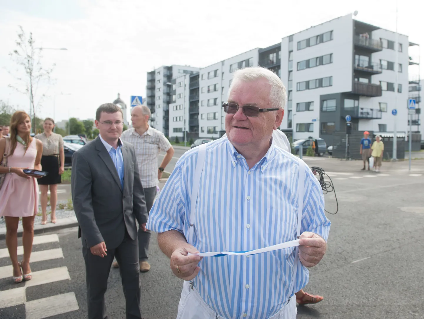 Linnapea Edgar Savisaar avas Lasnamäel Kiviriku tänava pikenduse.