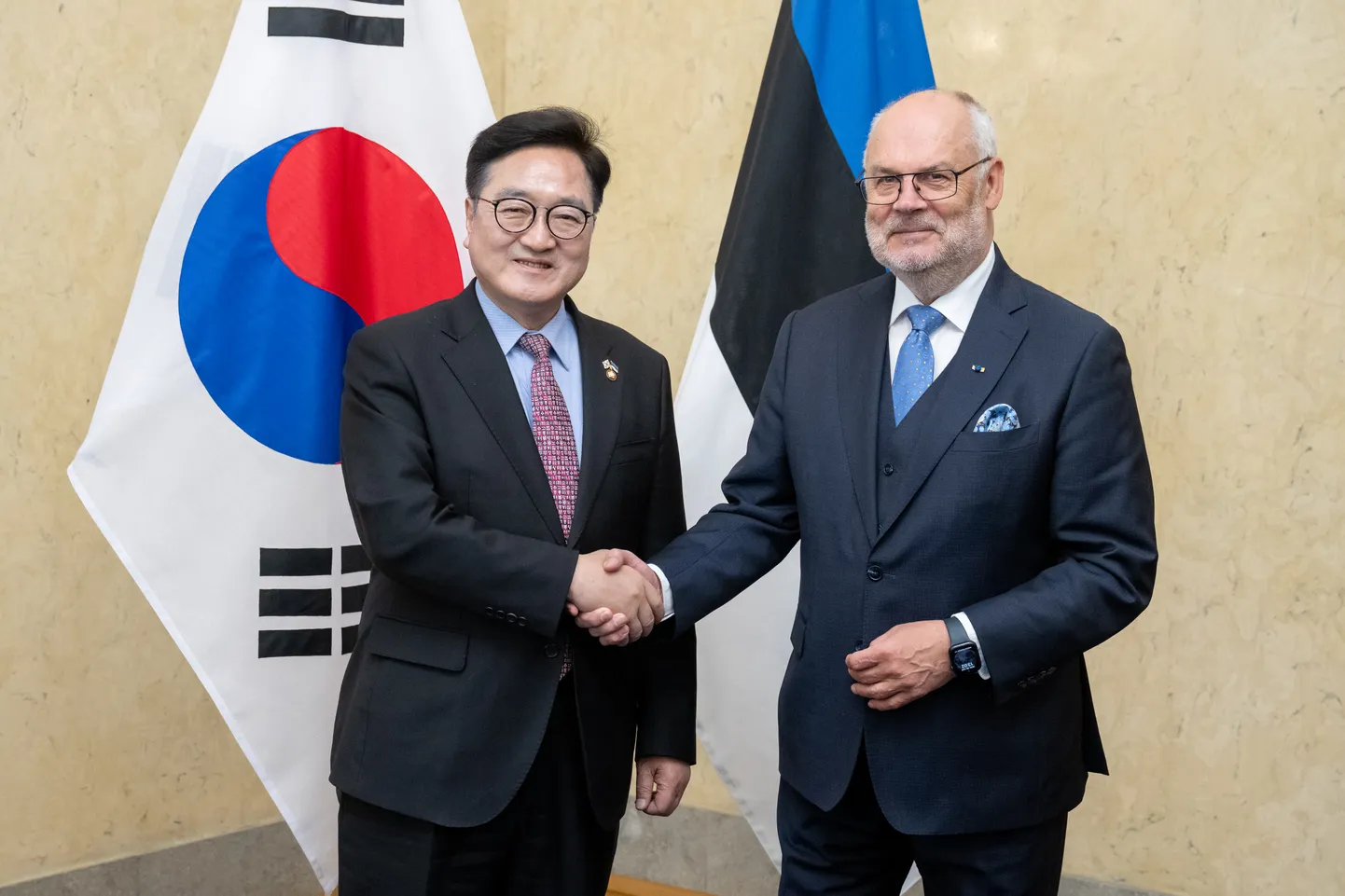 President Alar Karis võttis Kadriorus vastu Eestis visiidil viibiva Korea Vabariigi Rahvusassamblee spiikri Woo Won-shiki.