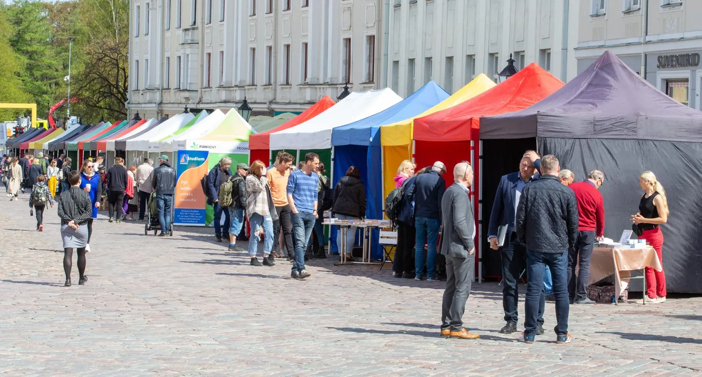 Prima Vista raamatulaadal käis kauplemine eile hommikust õhtuni välja.