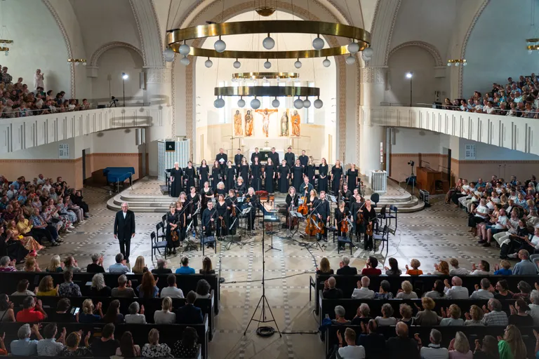 Tõnu Kaljuste, Eesti Filharmoonia Kammerkoori ja Concerto Copenhageni oma esimene koostöökontsert kultuuripealinnas Tartus, mis toimus augusti lõpus.
