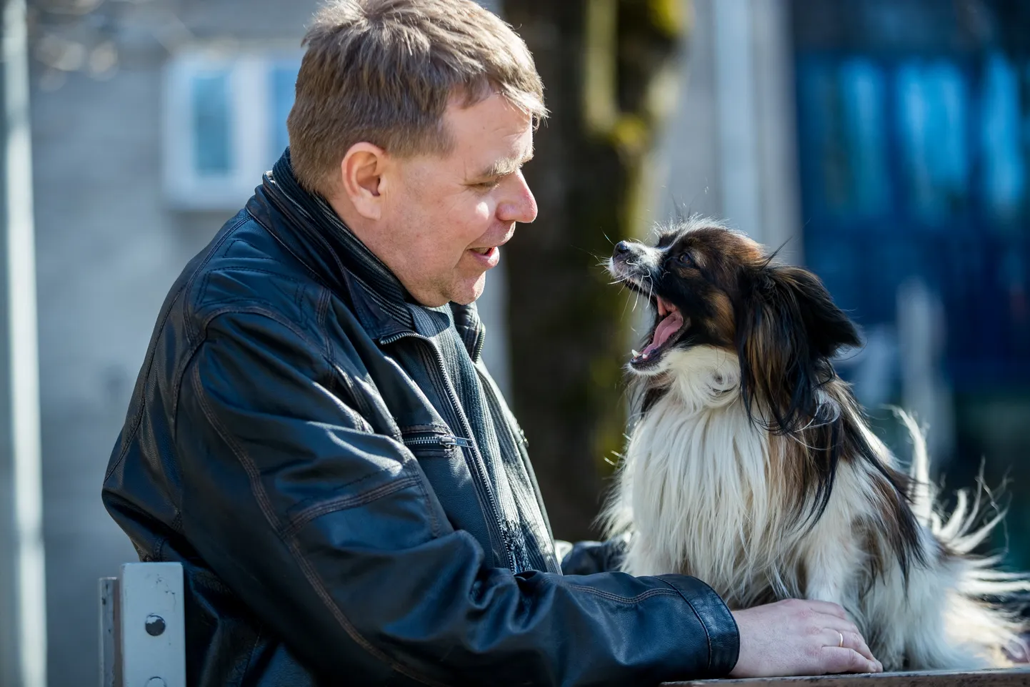 Andrus Kivirähk koer Robiniga.