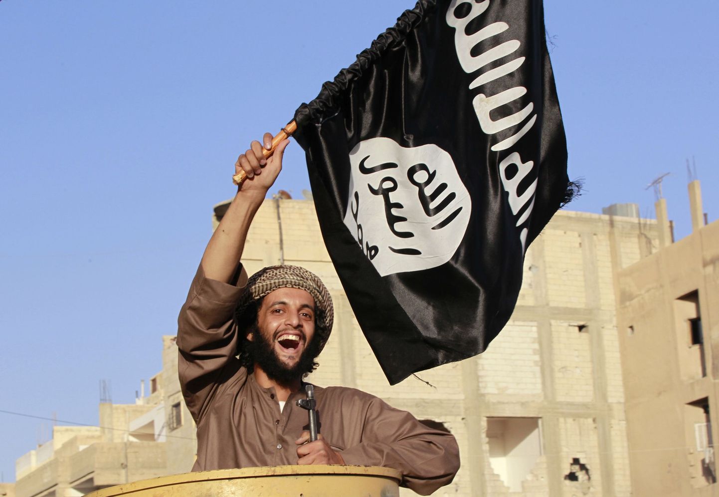 Боевик террористической группировки «Исламское государство». Иллюстративный снимок.