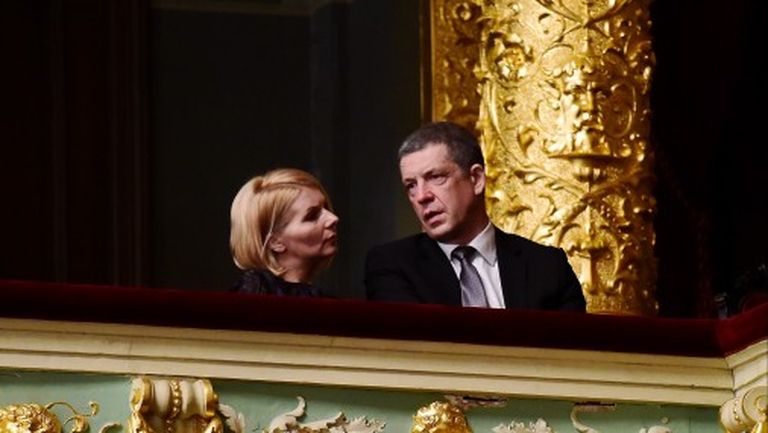 Даце Сейсума и хирург Айгарс Лацис в Латвийской национальной опере в 2016 году 