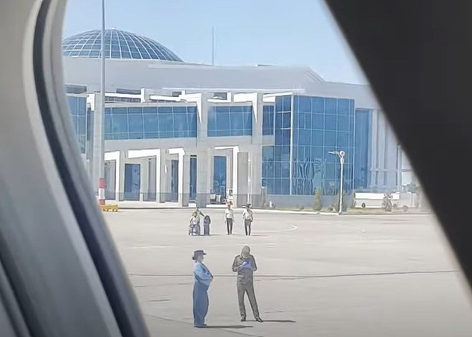Kodanik toimetati Turkmenistanis otse lennukile.