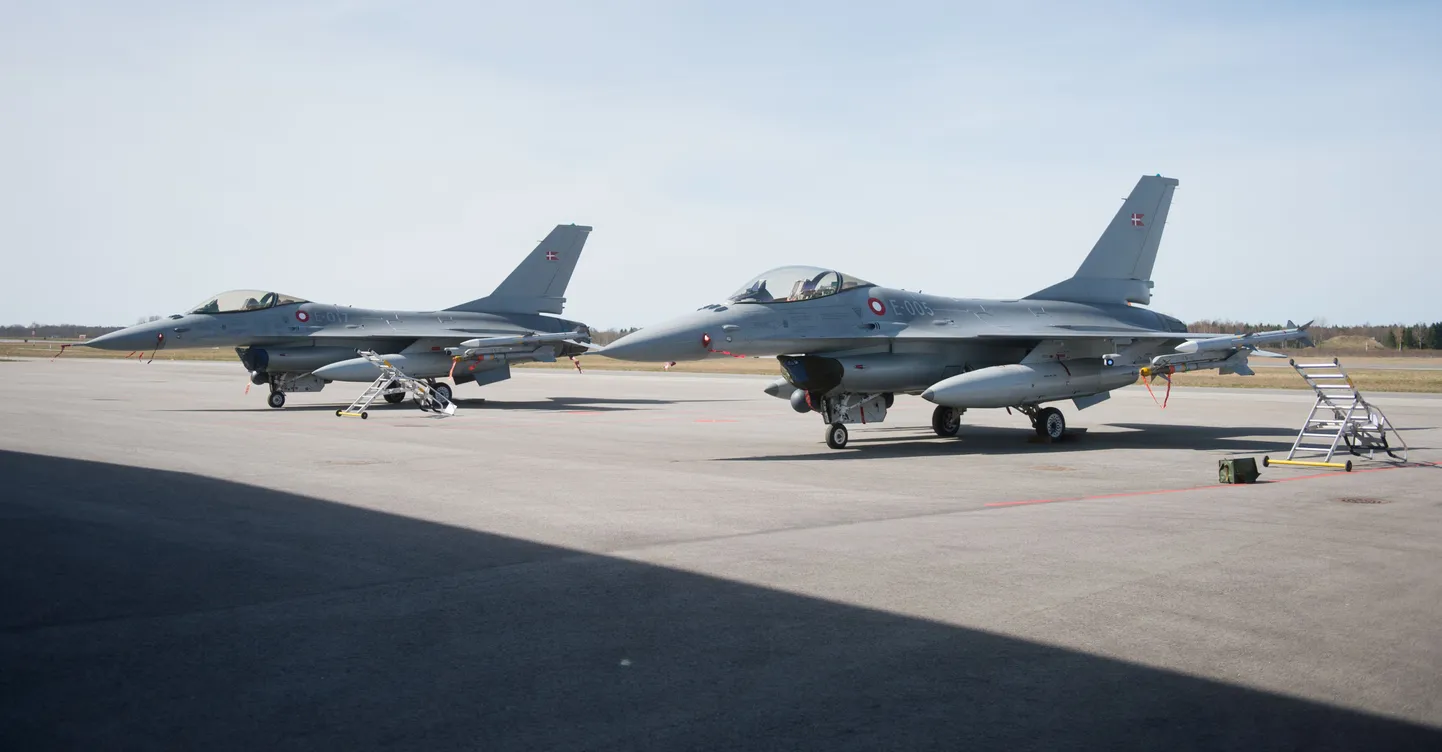 Taani õhuväe hävitajad F-16.