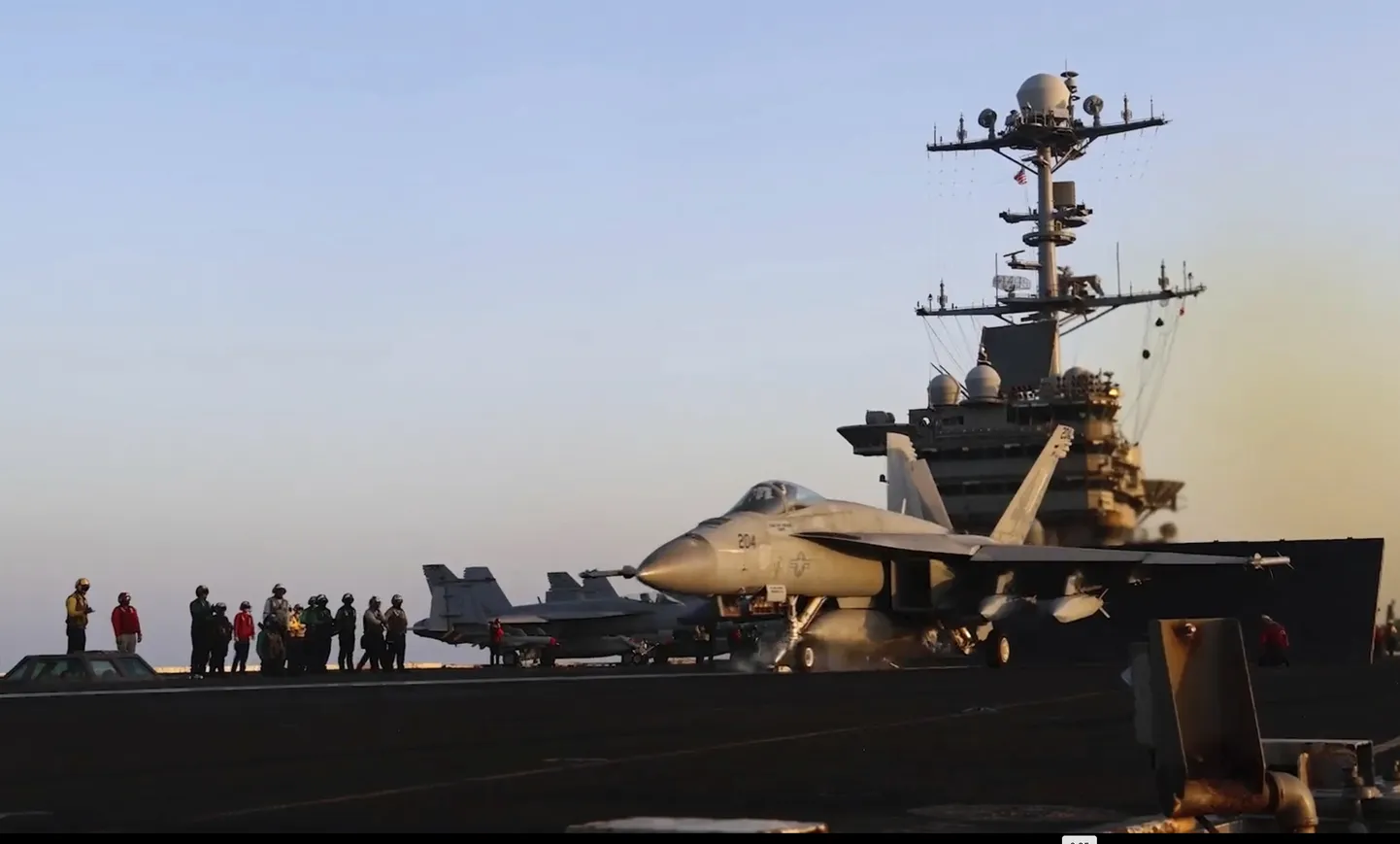 Lennukikandja USS Harry S. Truman Punasel merel.