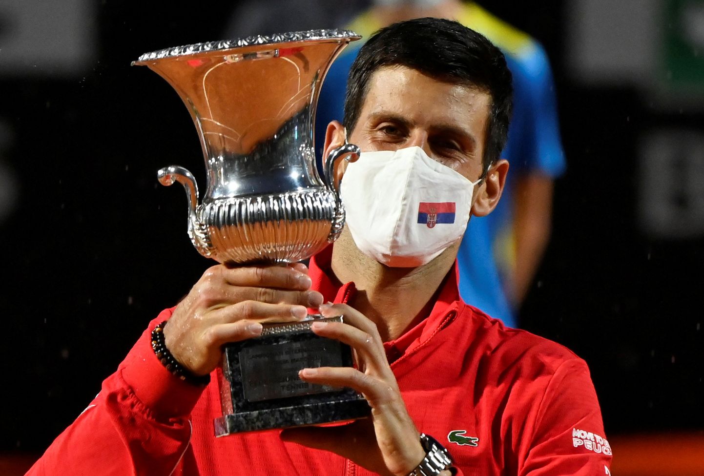 Novak Djokovic ajaloolise trofeega.