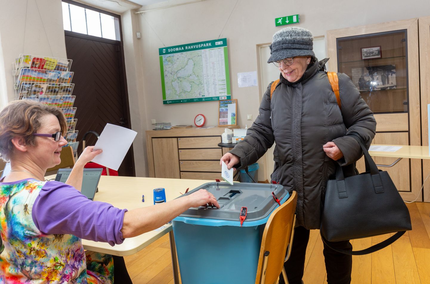Пожилая эстонка голосует в Кыпу, 5 мата 2023 года.