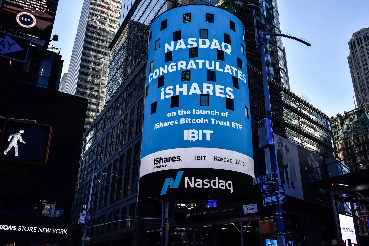11. jaanuaril teavitas Nasdaqi tahvel Times Square'il spot-bitcoin'i ETFide käivitamisest Nasdaq börsil. See on krüptovaluutatööstuse verstapost pärast enam kui kümneaastast regulatiivse heakskiidu taotlemist.