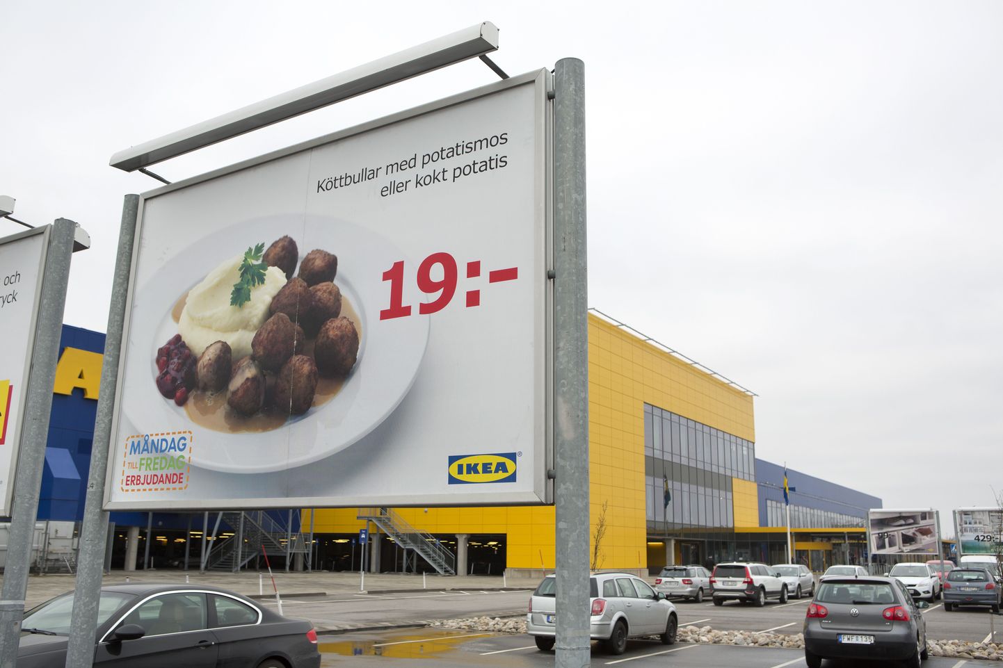 Lihapallide reklaam Ikea poe juures Malmös.