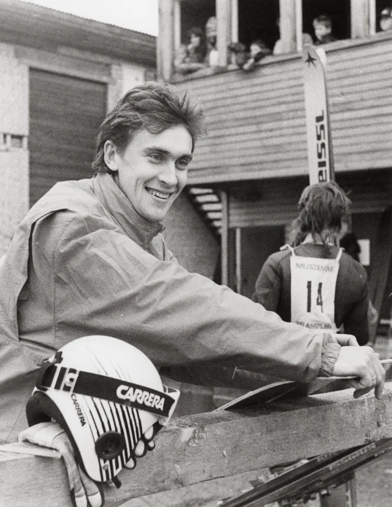 Allar Levandi 1990. aastate alul kodusel Mustamäe trampliinil askeldamas.