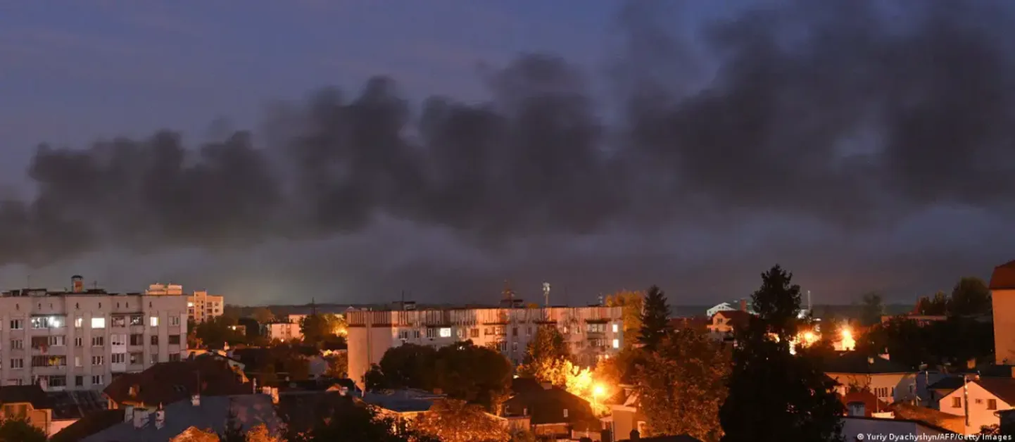 Дым над Львовом после одной из атак РФ (фото из архива)