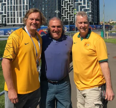 Austraalia koondise toetajad Lee, Andrew ja Peter.